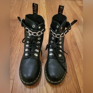 DOC MARTEN SIZE 7 BLACK BOOT WITH CHAIN DETAIL.  NEW!